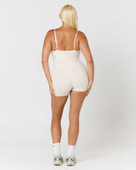Form Invisible Scrunch Shorts 4" | Vanilla