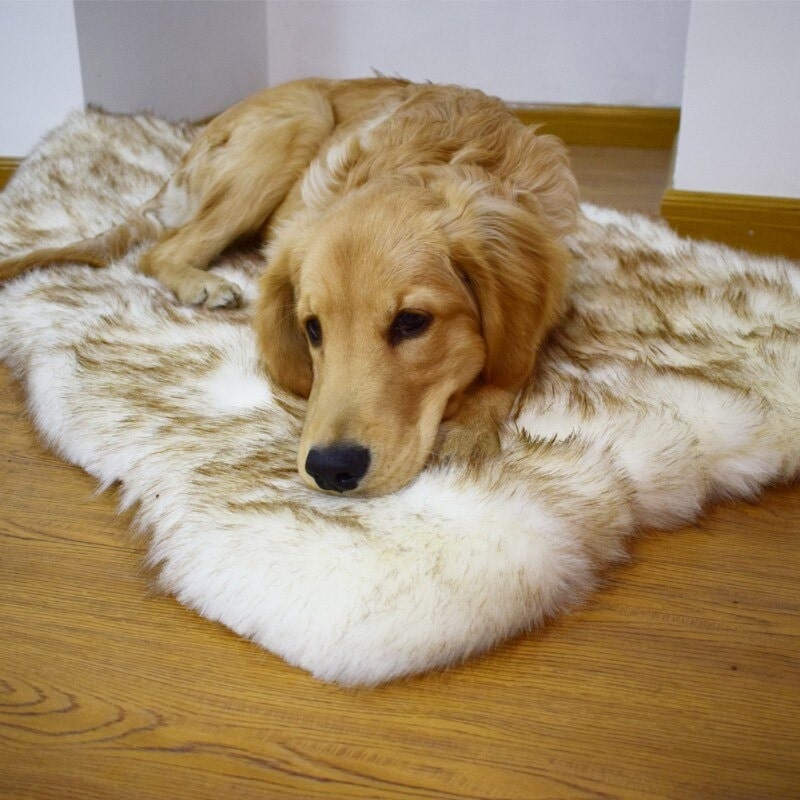 Fami Petcare Cloud Rug - Faux Fur Relaxing Dog Bed
