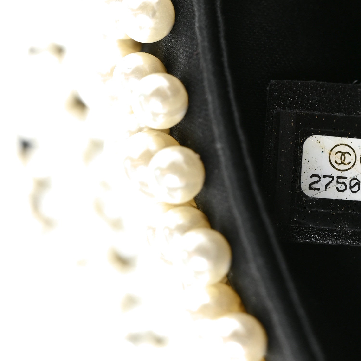 Lambskin Pearl On Flap Black