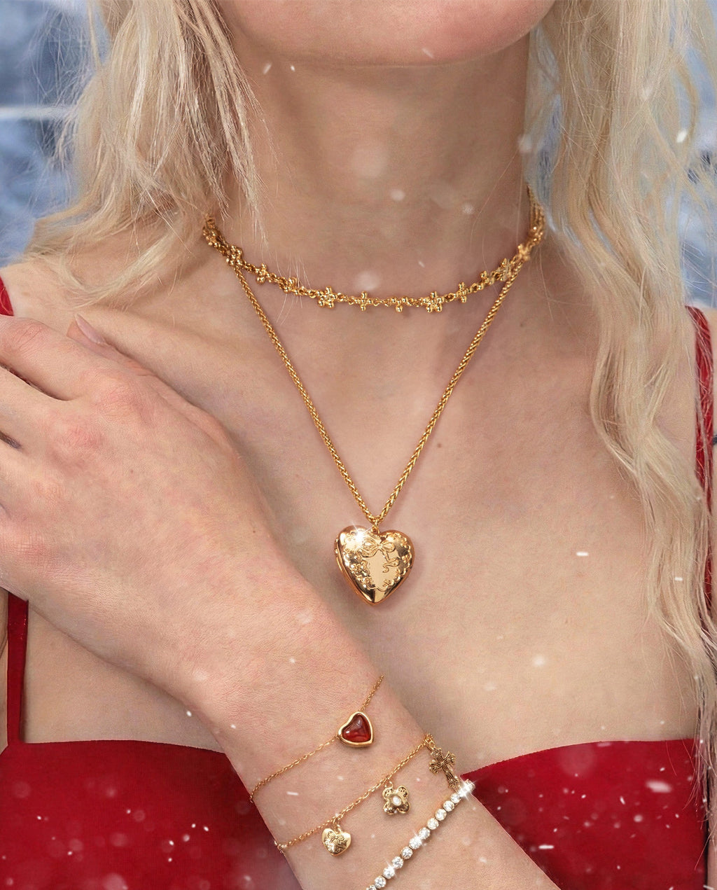 Tender Openable Locket Necklace in Gold