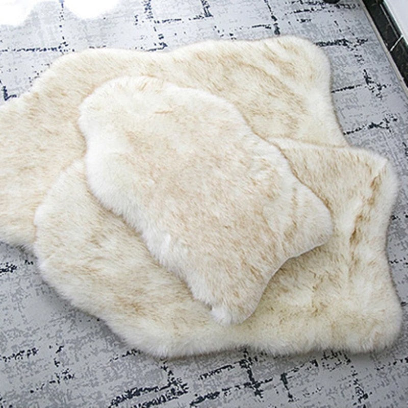 Fami Petcare Cloud Rug - Faux Fur Relaxing Dog Bed